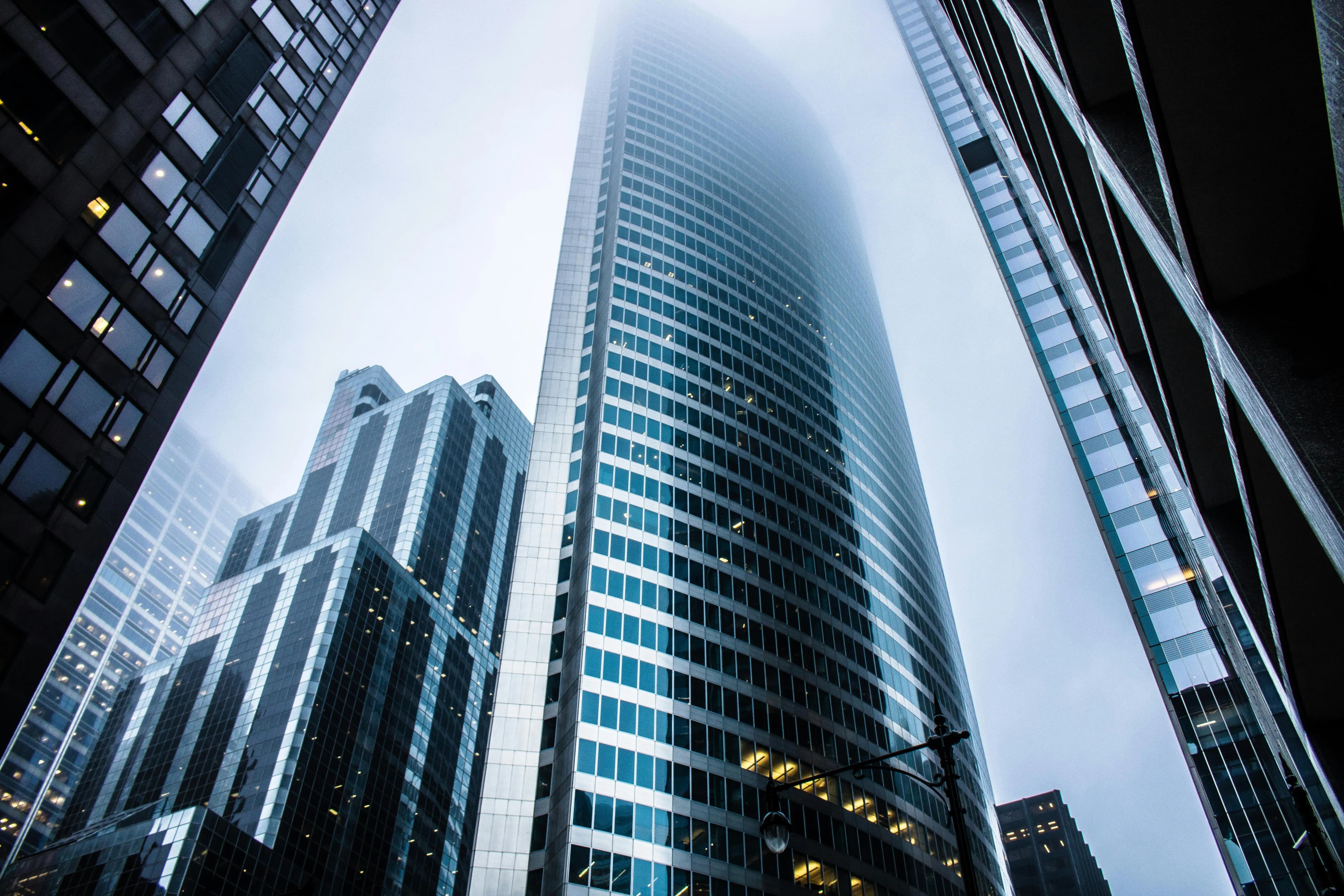 Edificio representando la seguridad que tienen la empresas y negocios